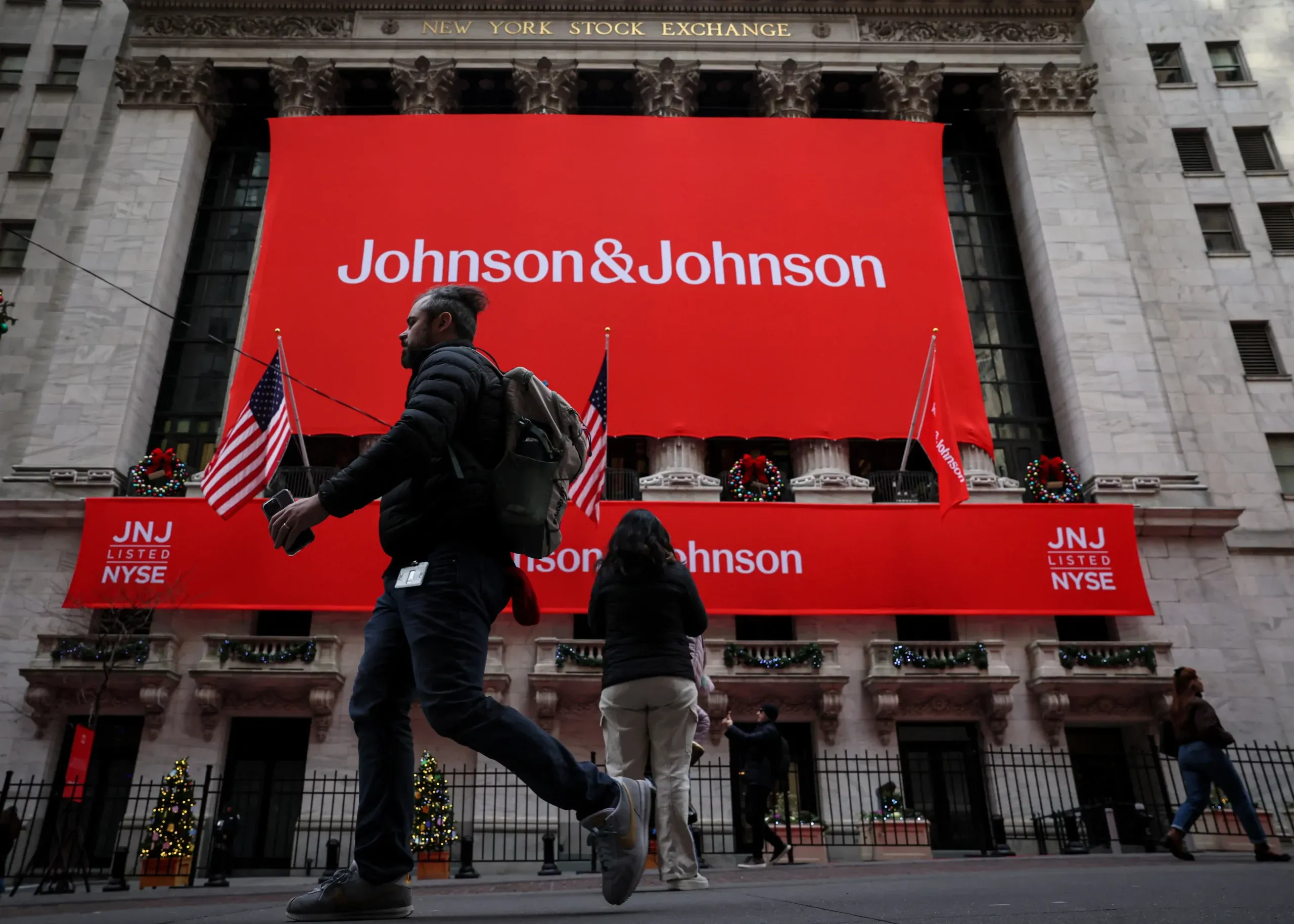 Johnson &#038; Johnson reaches $700 million talc settlement with US states