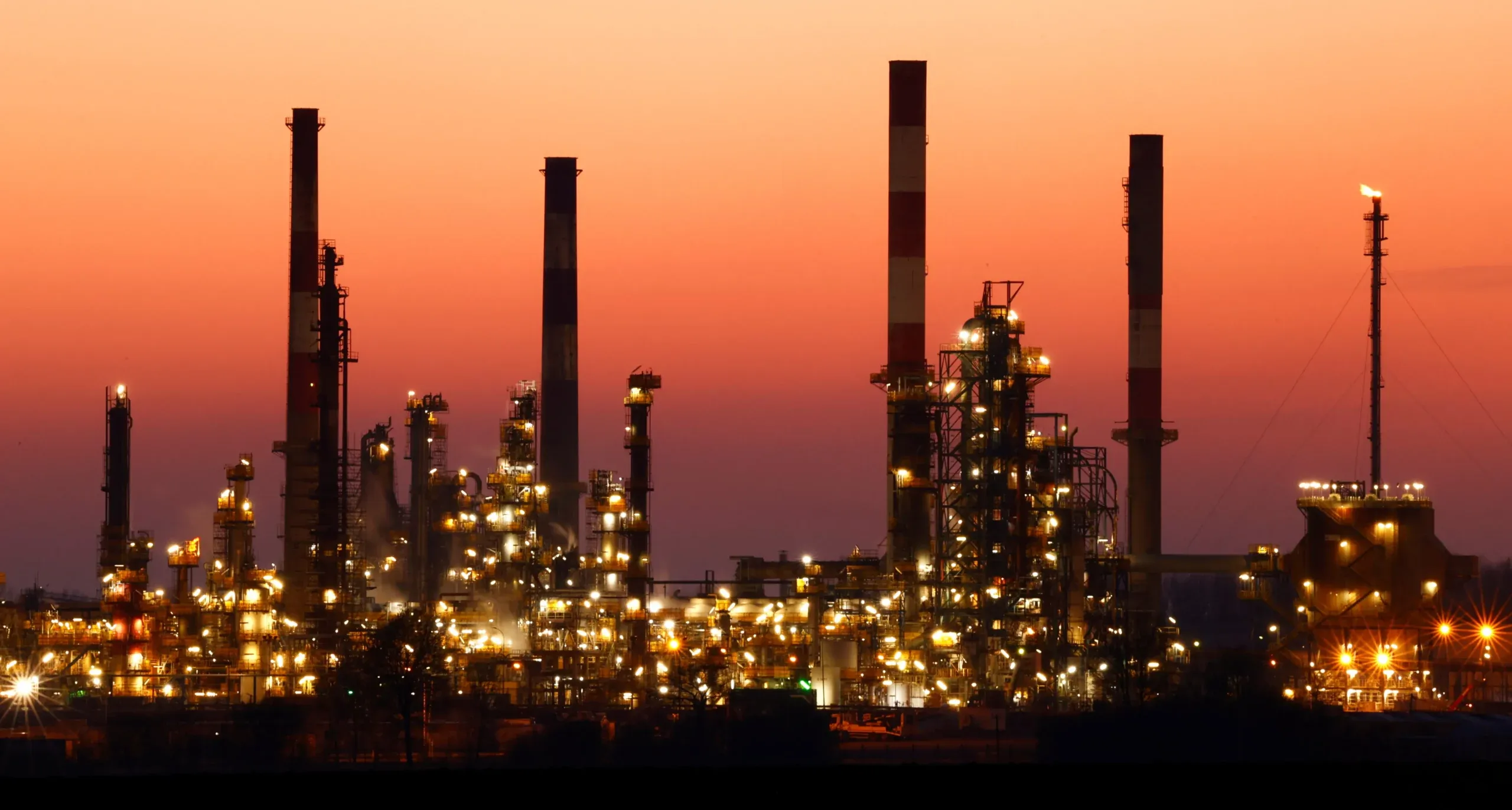 Oil slips on US growth worries, ample crude supply