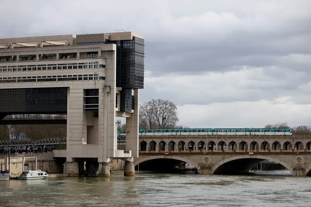 France &#8216;dangerously exposed&#8217; in case of economic shock, national audit office says
