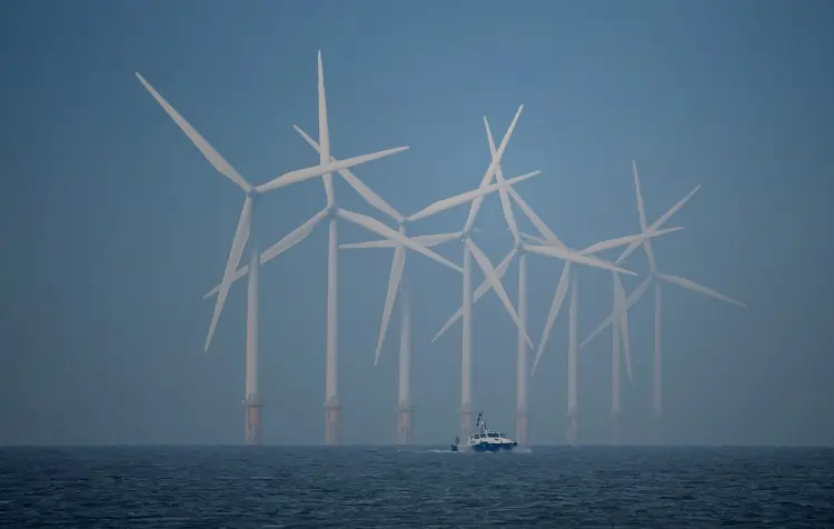 Britain&#8217;s new government must act fast to meet 2030 climate target, say advisers