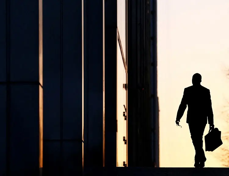 UK pay settlements hold at 4.9% in three months to June