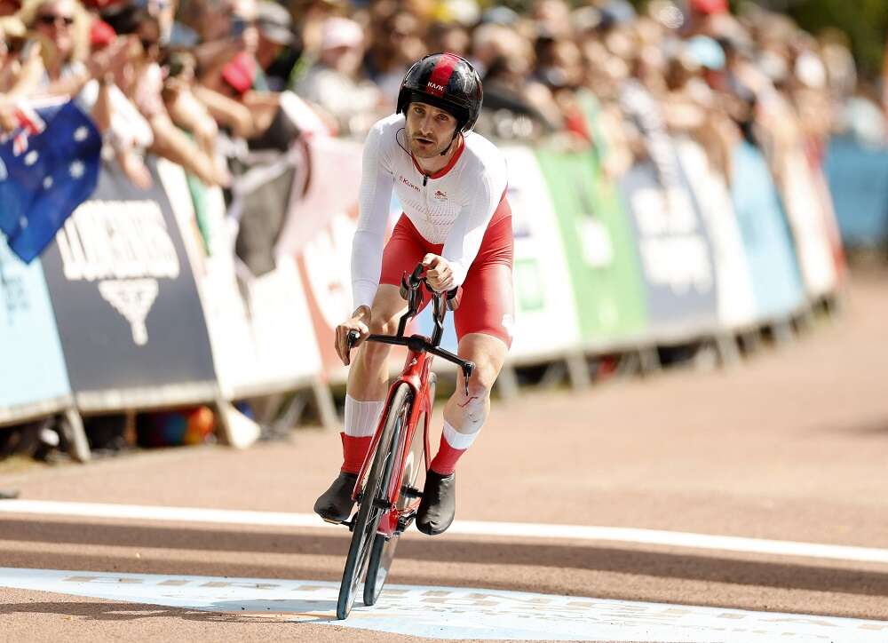 Cycling-Britain&#8217;s Bigham sets men&#8217;s Hour record