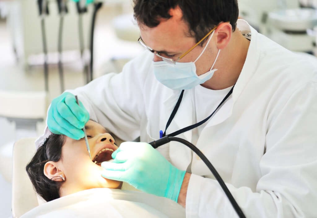 TWIN DENTISTS PROMOTE ECO DENTISTRY