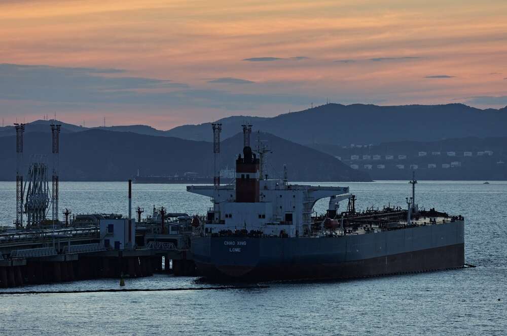 Oil falls as earthquake impact on crude eases, rate hike fears rise