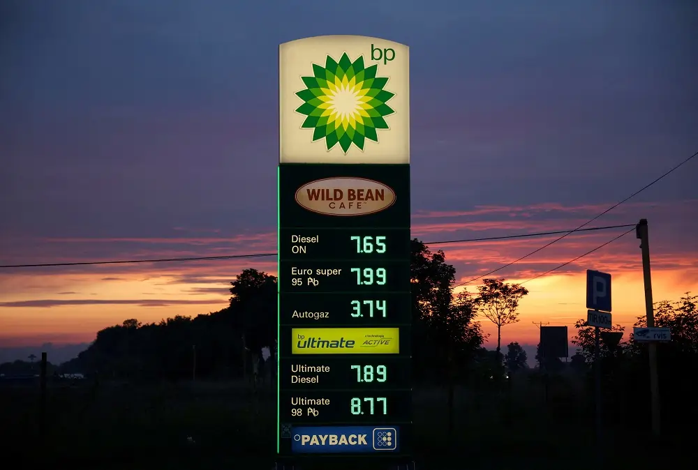 Big oil&#8217;s big payouts under strain as energy prices fall