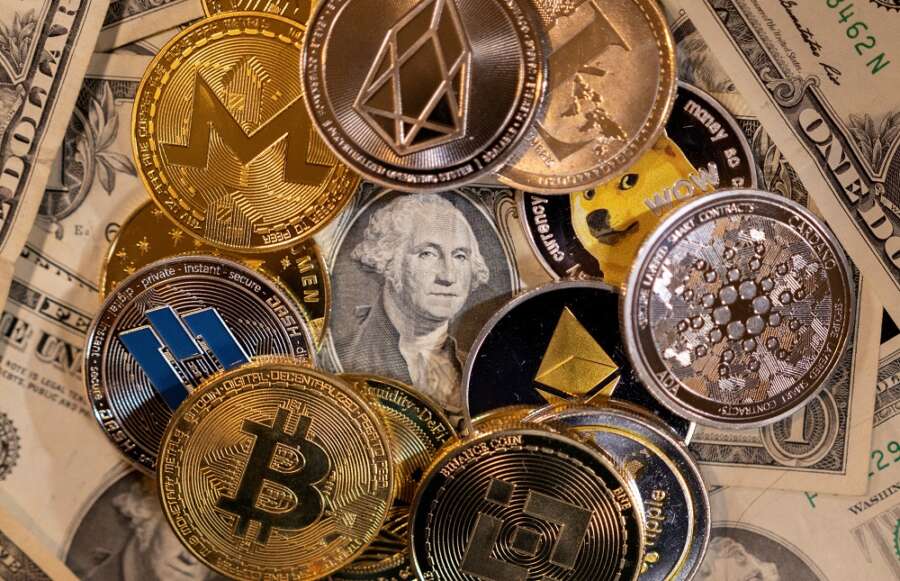 Analysis-Crypto exchanges won&#8217;t bar Russians, raising fears of sanctions backdoor