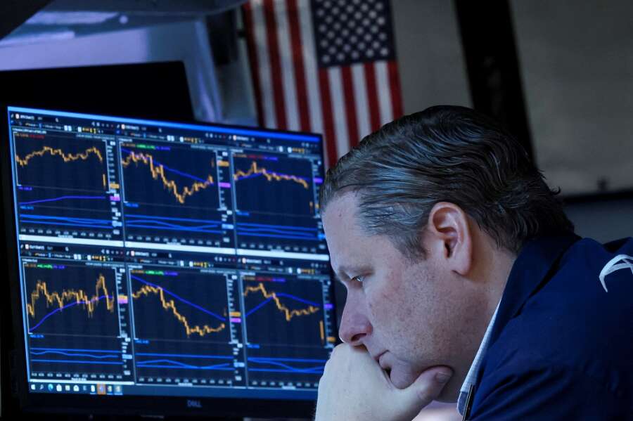 World shares rise, U.S. yield curve inverts after strong jobs data