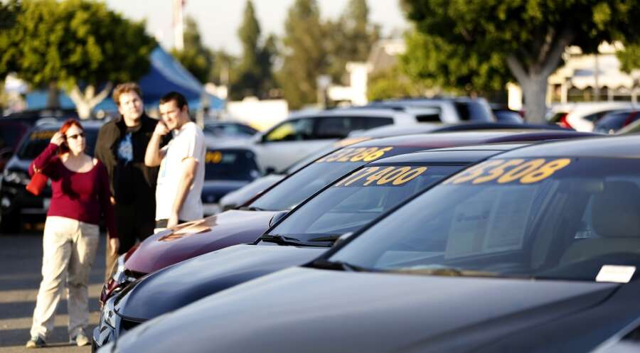 AutoNation gets a bumpy ride as investors worry about U.S. consumers