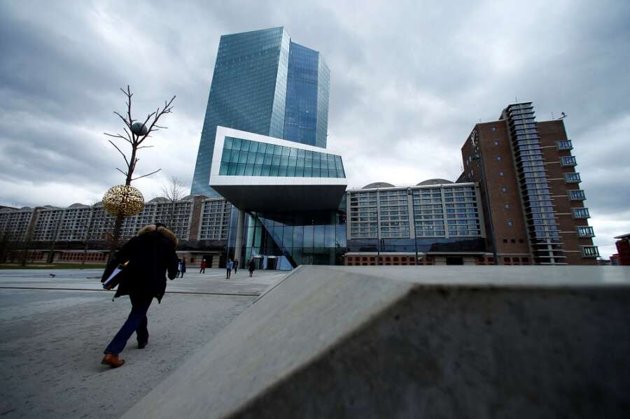 Analysis-Banks lag bond yield surge as recession worries trump cheap valuations