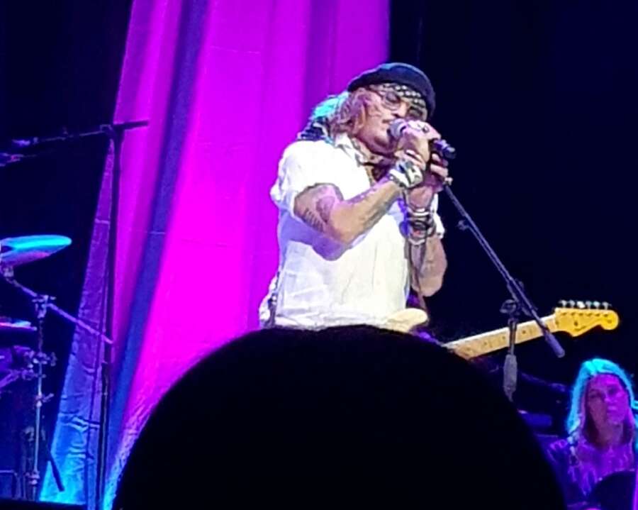 Johnny Depp, awaiting verdict, turns up on stage with Jeff Beck in England