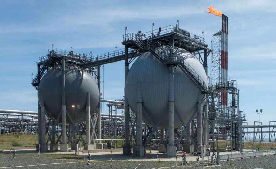 Sakhalin Energy wants LNG buyers to pay via Moscow-based bank, change currency
