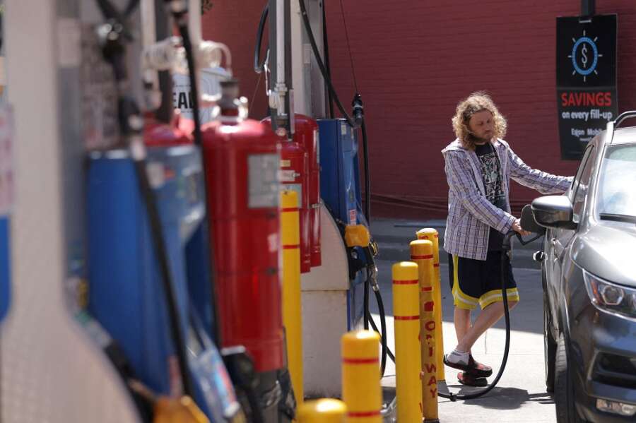 U.S. inflation outlook brightens as import prices fall, consumer sentiment rises
