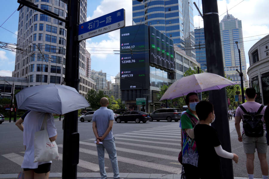 Asia shares slip, dollar strong as yuan weakens