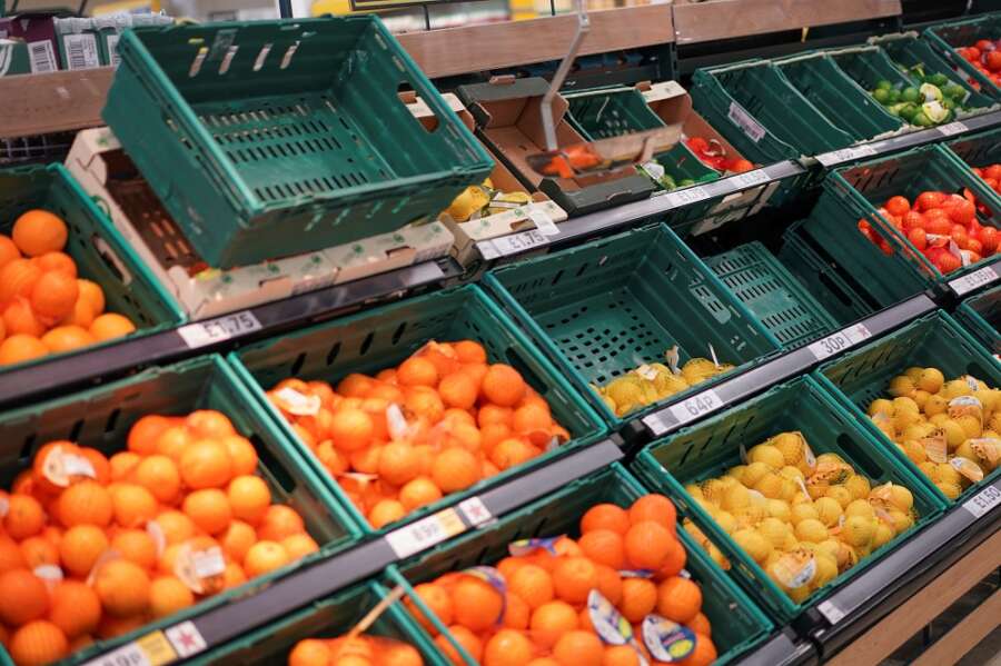 Looks aren&#8217;t everything &#8211; British supermarkets to stock misshapen fruit amid drought