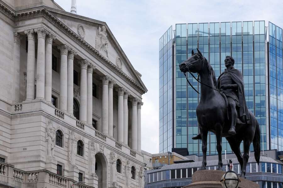 UK credit card borrowing rises by most since 2005 &#8211; BoE