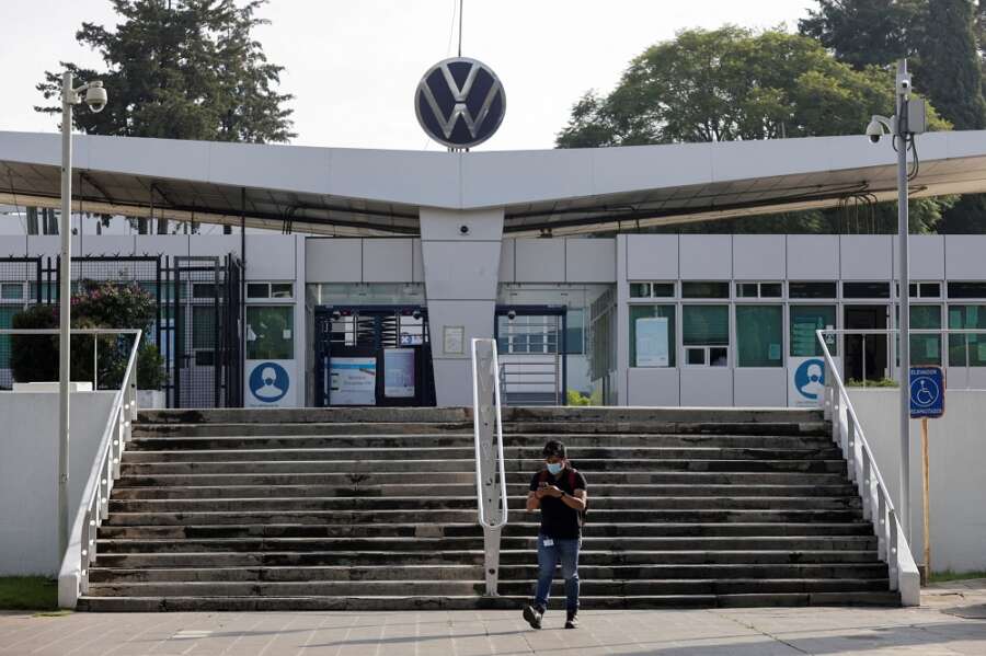 Volkswagen&#8217;s Mexico factory workers reject union pay deal