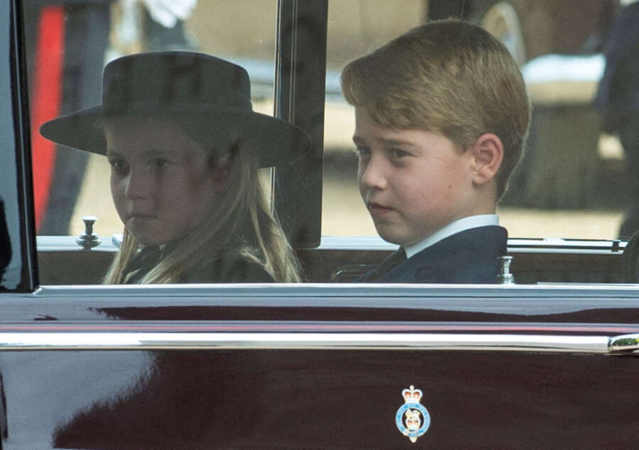 Royals&#8217; grief for queen shows through ceremonial pageantry
