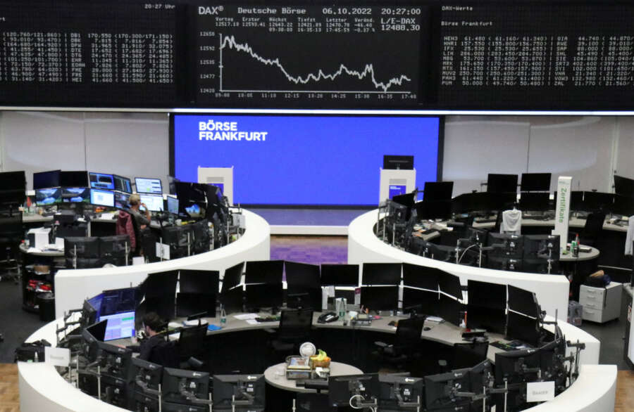 Chipmakers weigh on European shares; focus on U.S. jobs data
