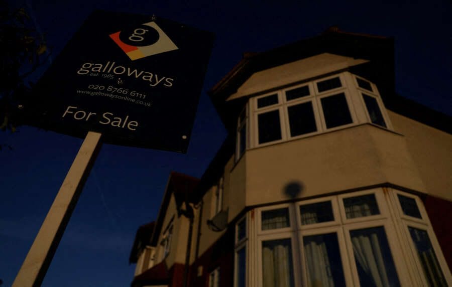 Mini-budget&#8217; fallout hits UK house prices in October &#8211; Halifax