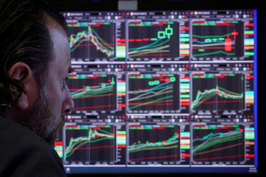 Global hedge funds advance in October amid stocks rally