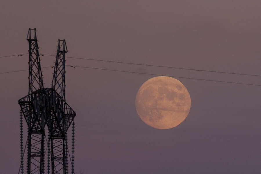 Factbox-&#8216;Beaver blood moon&#8217; offers world&#8217;s last total lunar eclipse until 2025
