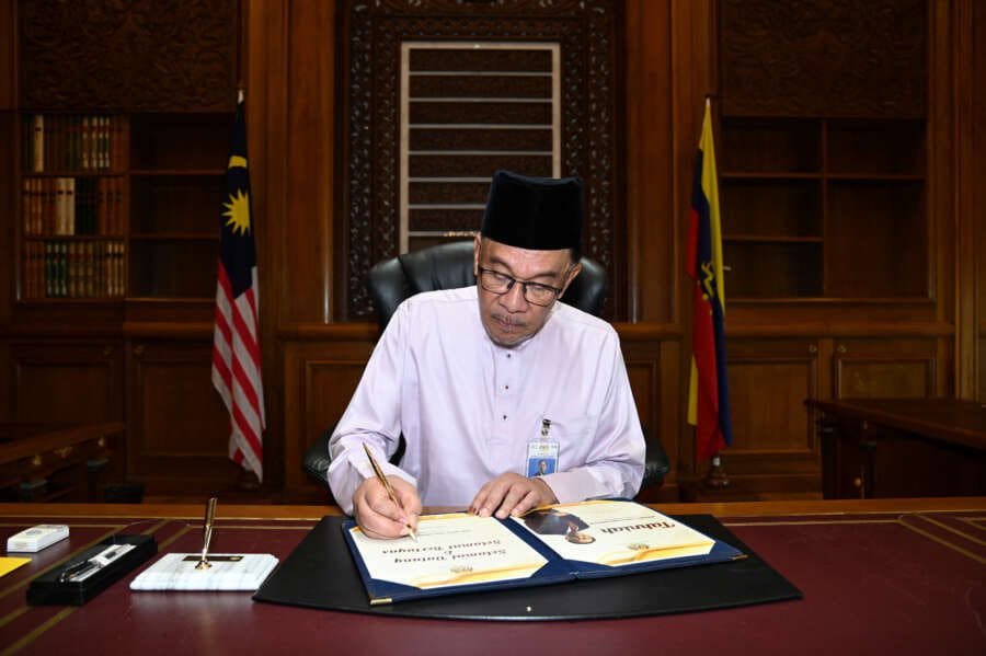 Malaysia&#8217;s new PM Anwar says first priority is cost of living