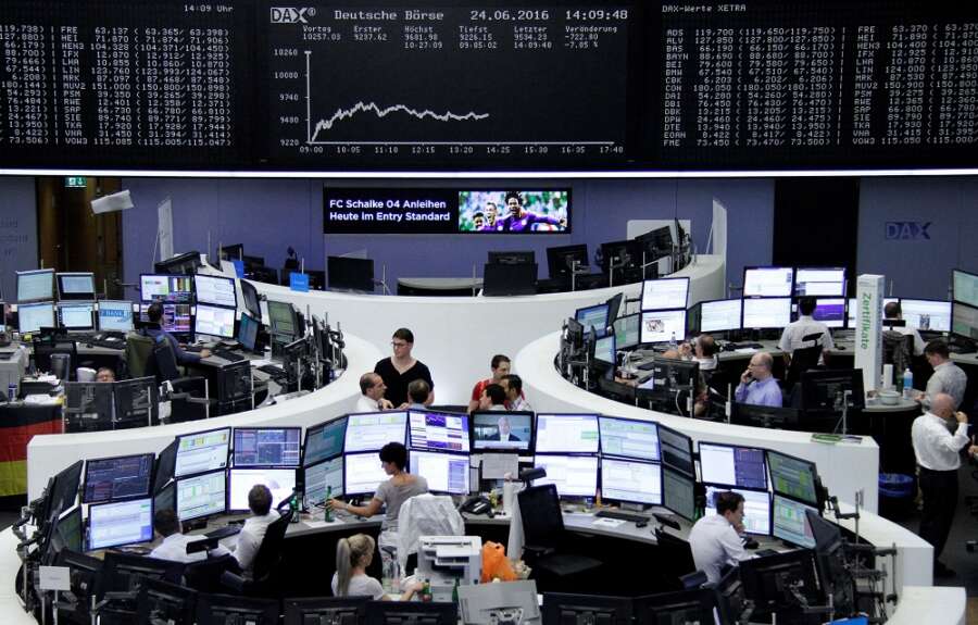 Wall St indexes mixed, Treasury yields tick up as higher rates loom