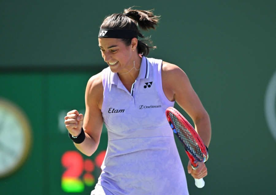 Tennis-Panic attack ends Tsurenko&#8217;s Indian wells, as Raducanu marches on