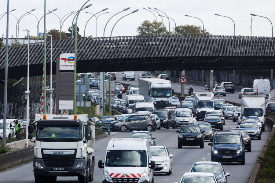 EU approves law to end sales of new CO2-emitting cars by 2035