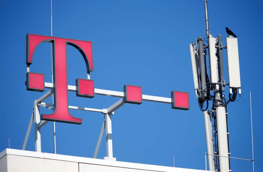 Deutsche Telekom reaches majority stake in T-Mobile U.S. &#8211; CEO