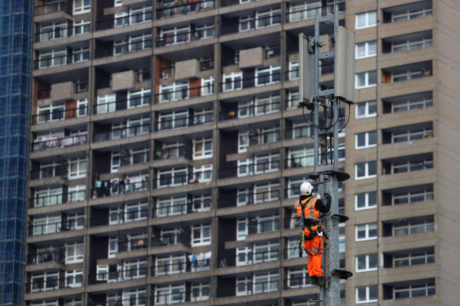 Britain sets 5G goal, says no &#8216;magic number&#8217; of operators