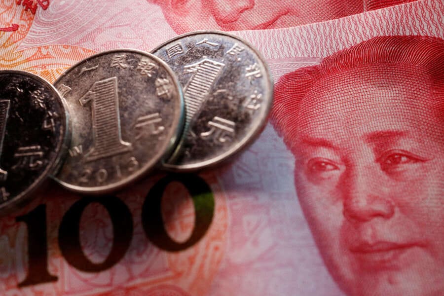 China&#8217;s state banks seen selling dollars offshore to slow yuan drop &#8211; sources