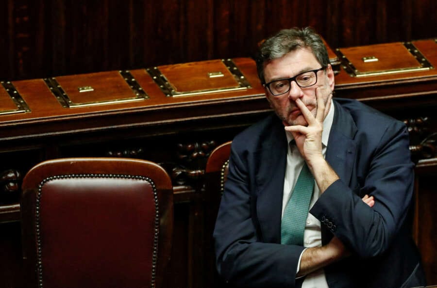 Italy&#8217;s finances creak as budget deficit climbs in Q1