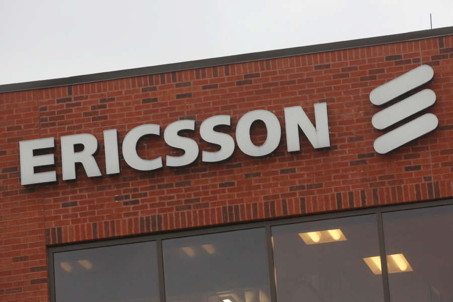 Ericsson&#8217;s quarterly operating profit declines, beats expectations