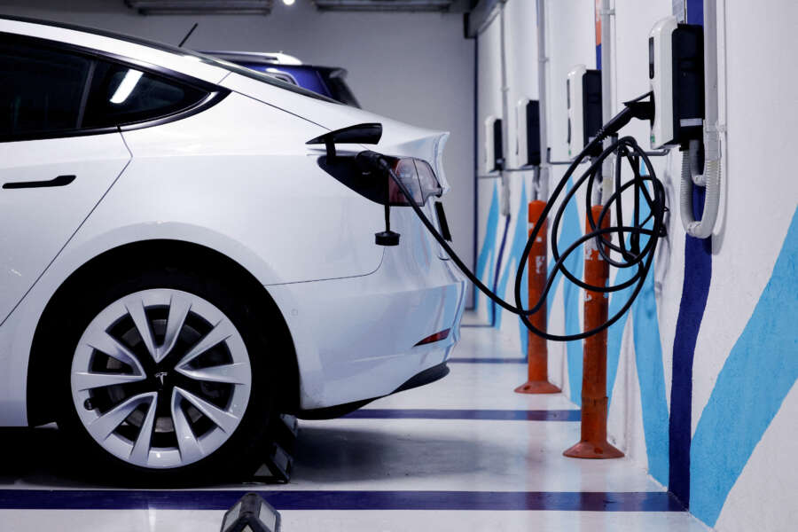 Auto lobby urges Spain&#8217;s next government to commit to decarbonisation