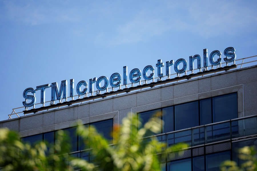 Automakers&#8217; demand helps STM weather softening chip market