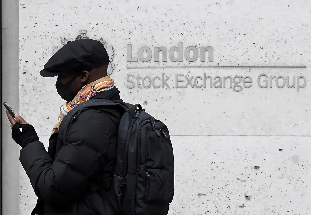 UK&#8217;s FTSE 100 dips on miners, energy drag