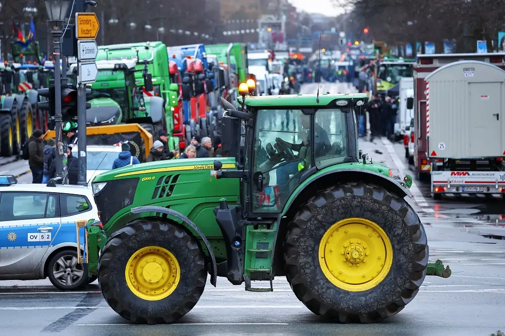There&#8217;s no more money, German minister tells rowdy farmers