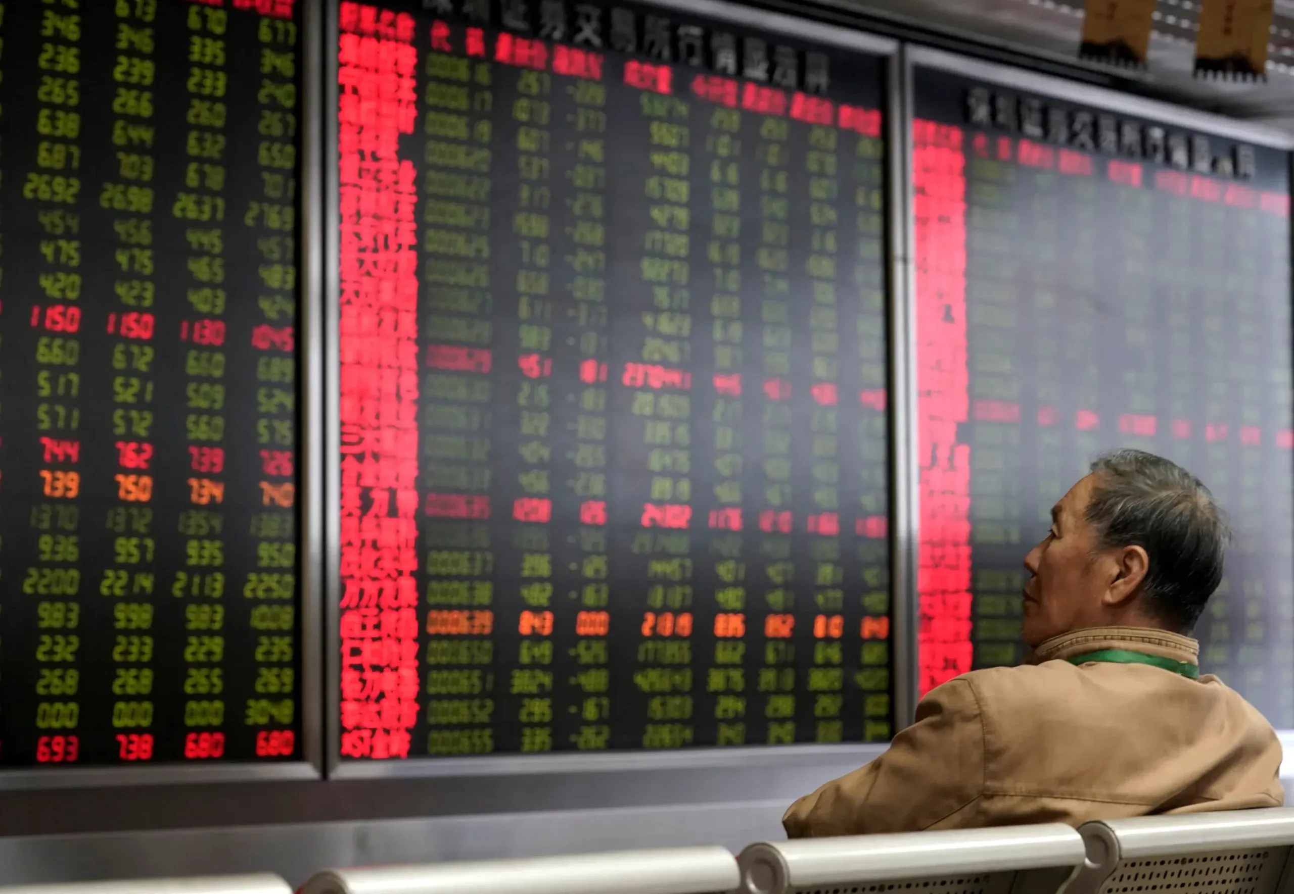 Asia stocks nudge higher, dollar steady ahead of US inflation report