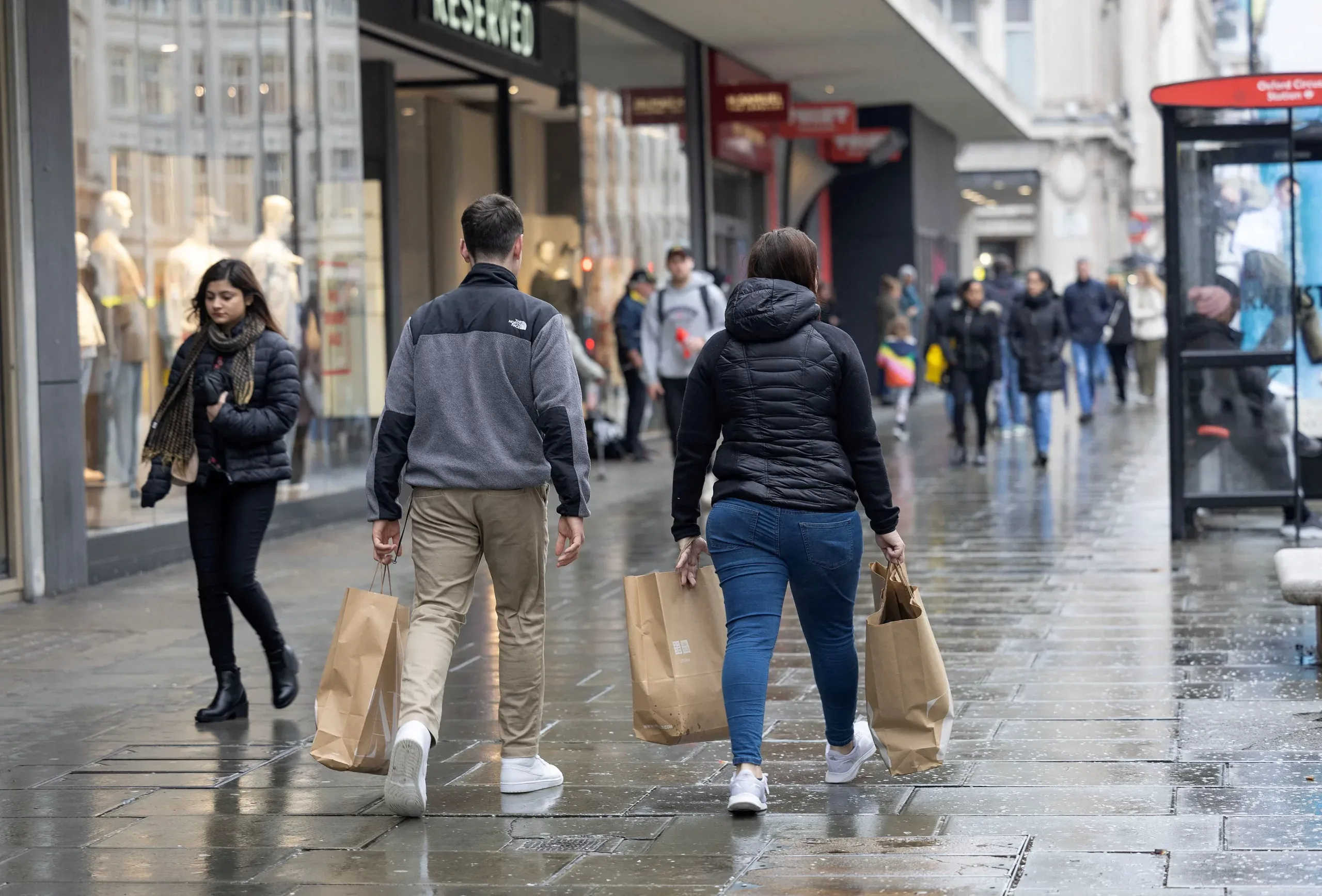 UK employers offer smaller pay rises at start of 2024, XpertHR survey shows