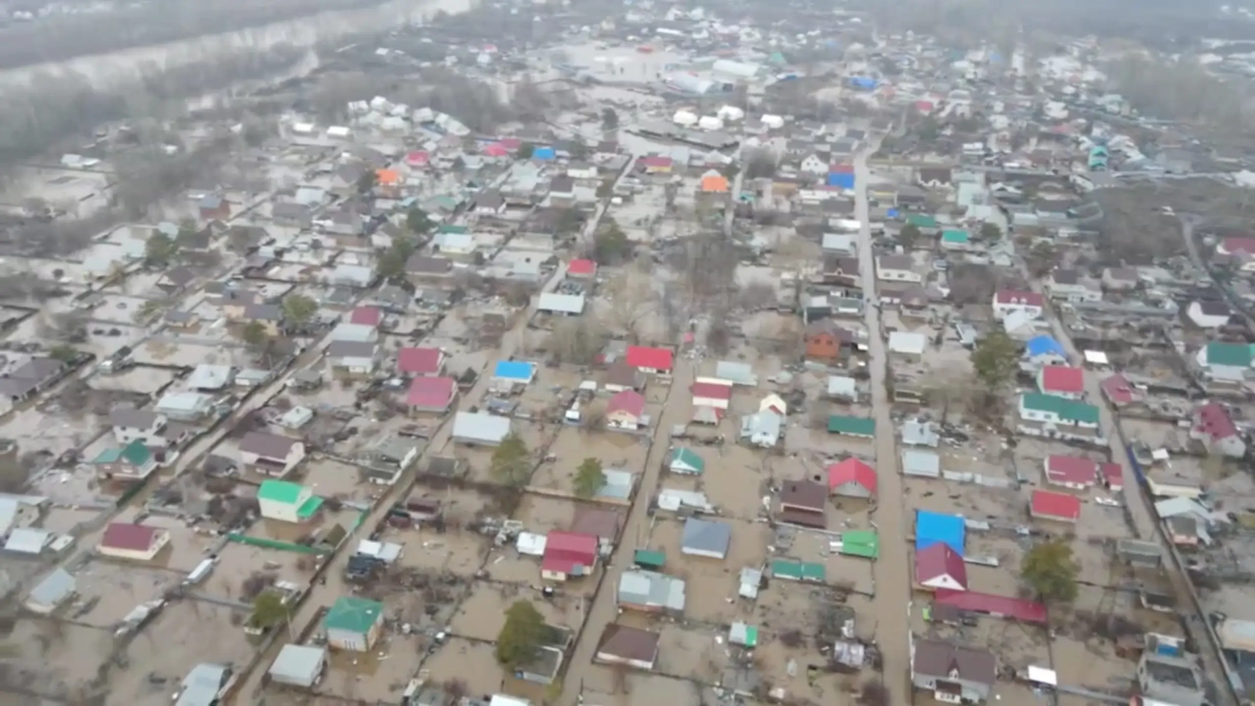Flooding spreads in Russia, putting thousands more at risk