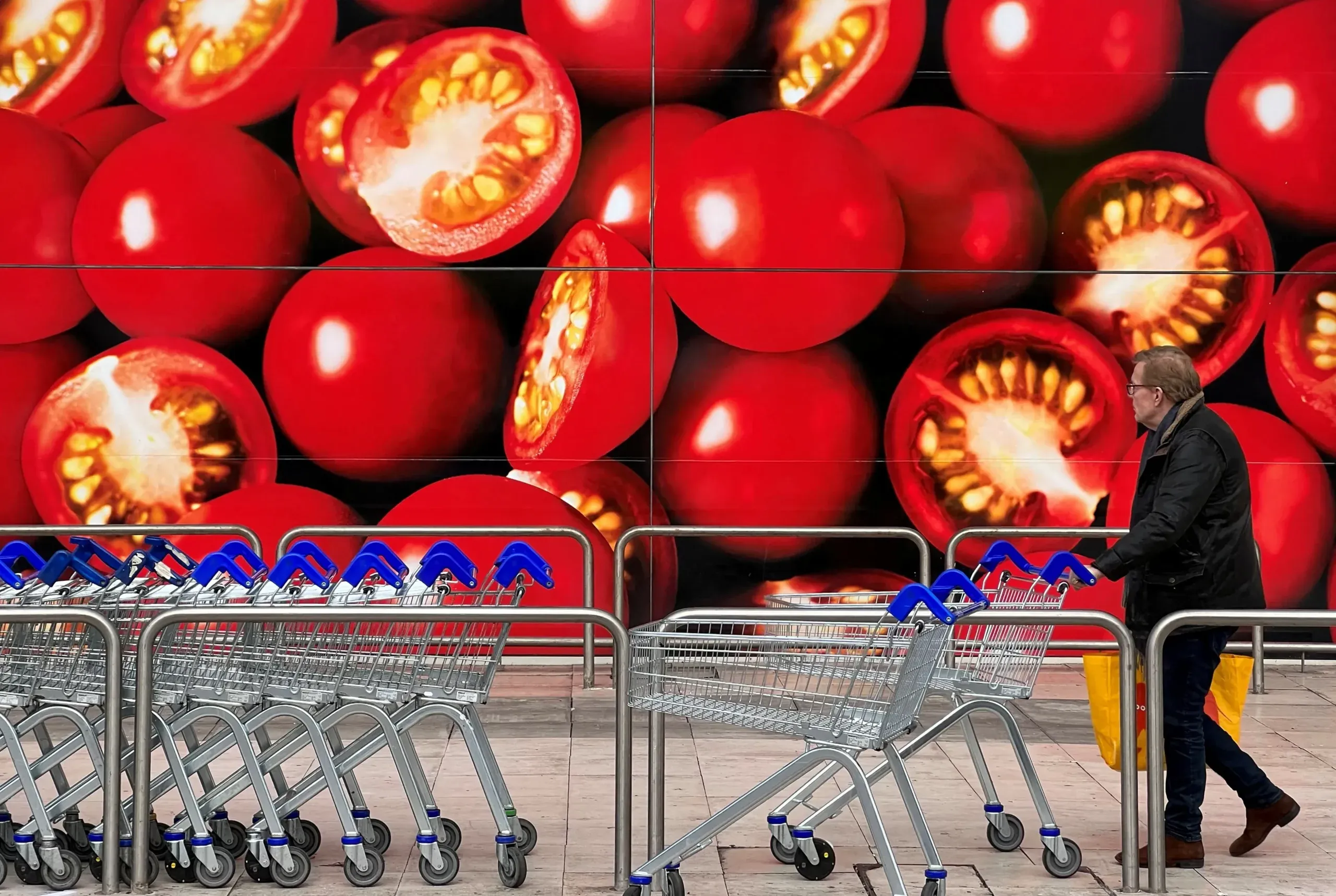 UK&#8217;s Tesco forecasts profit rise as consumer sentiment improves