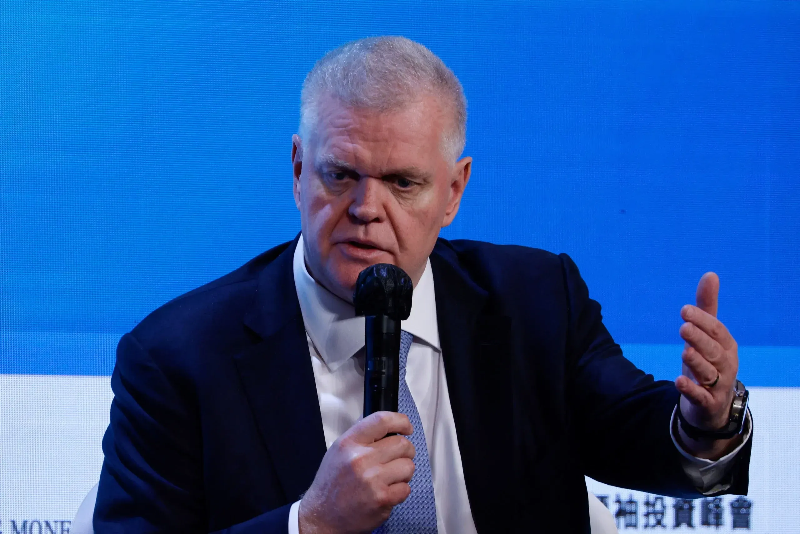Quotes: HSBC Chief Executive Quinn announces surprise retirement