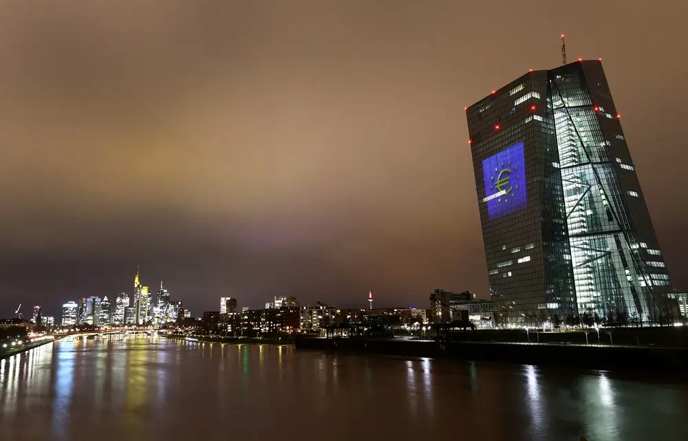 Global banking regulators target mismanagement in handling risks from clients