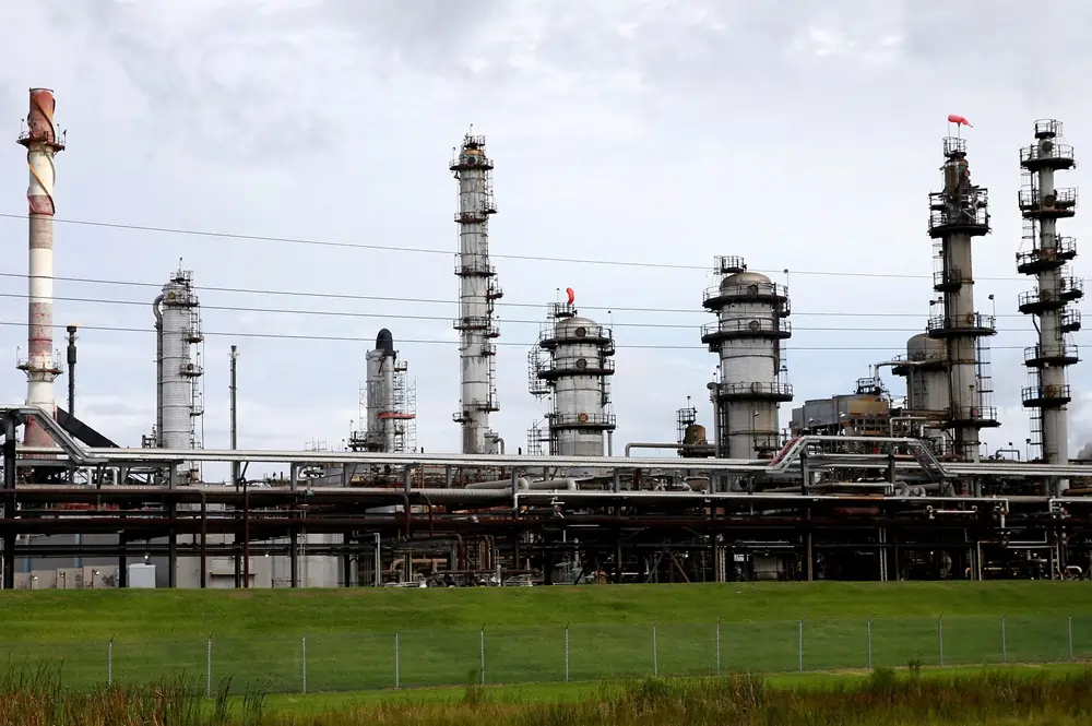 Oil prices rise after US crude stocks fall more than expected