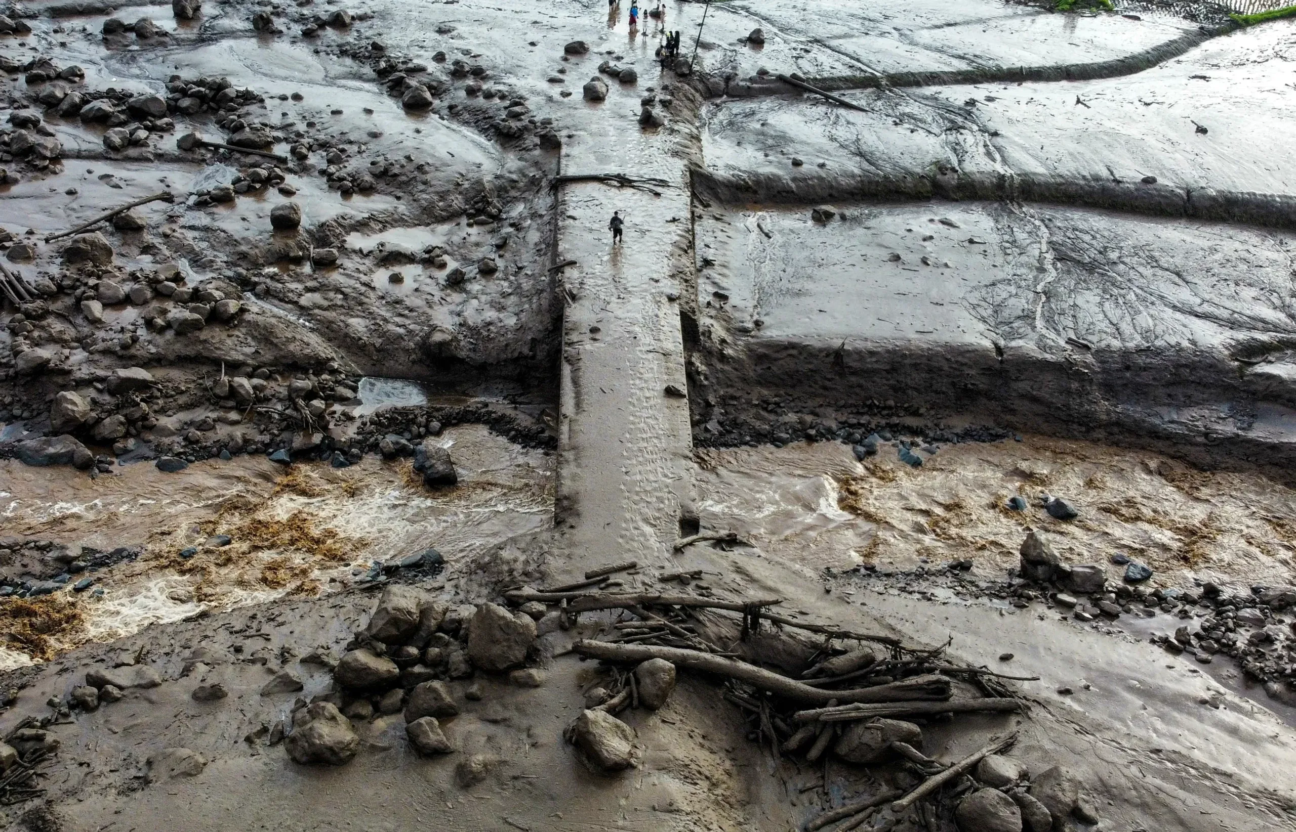 Floods kill 37 in Indonesia&#8217;s West Sumatra, 17 missing