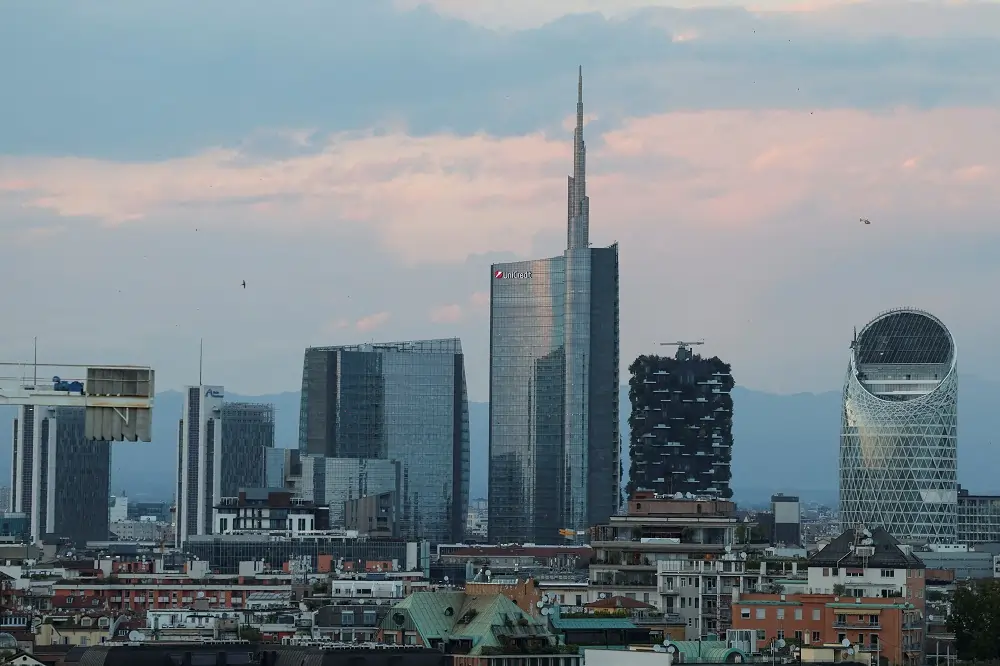 Italy&#8217;s large deficit, debt could erode investor confidence, IMF warns