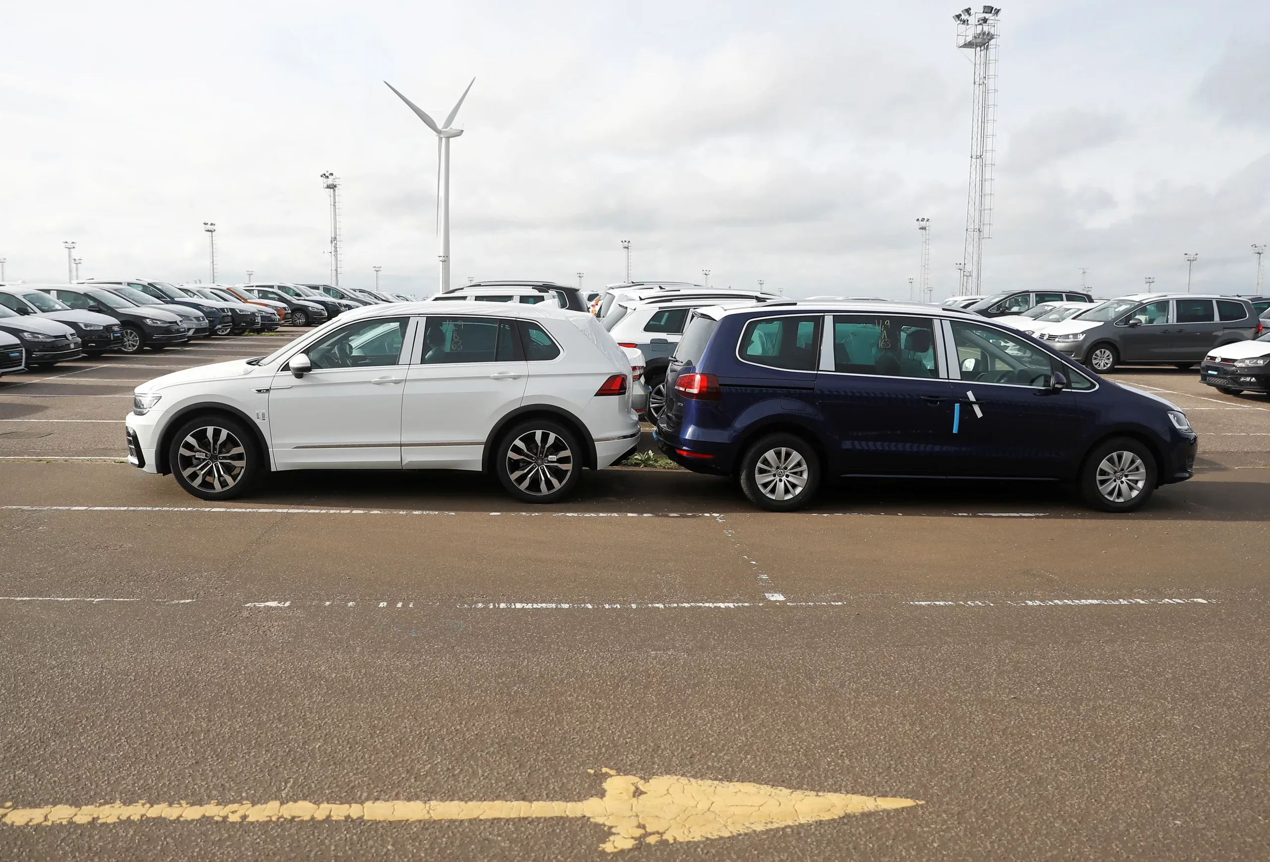 UK new car sales grows in May despite drop in private consumer purchases &#8211; SMMT