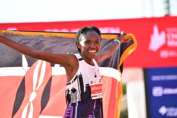 Athletics-Kenya&#8217;s Chepngetich smashes women&#8217;s marathon world record