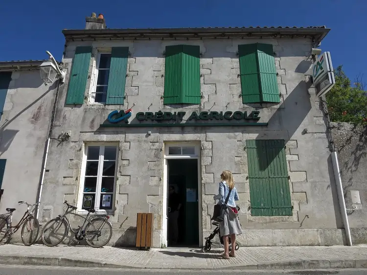 French bank Credit Agricole to buy 50% of GAC&#8217;s leasing unit